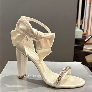 Elegant Ivory Heeled Sandals with Bow